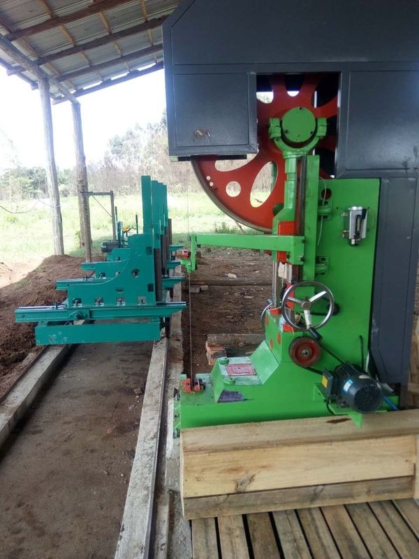 Big vertical band sawmill with CNC carriage automatic wood cutting machine