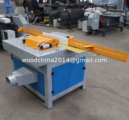 Machine automatique de rainure de palettes en bois