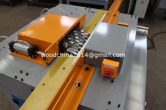 Machine automatique de rainure de palettes en bois
