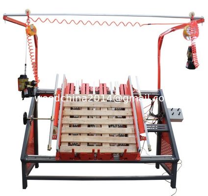 Machine à clouer en bois à palettes, machine à clouer en bois à palettes pneumatique largeur max. 3300 mm