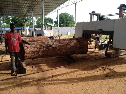 Dia 2500mm CNC Horizontale automatique de la scie à bande de bois machine à bande de scie pour la coupe de bois africain