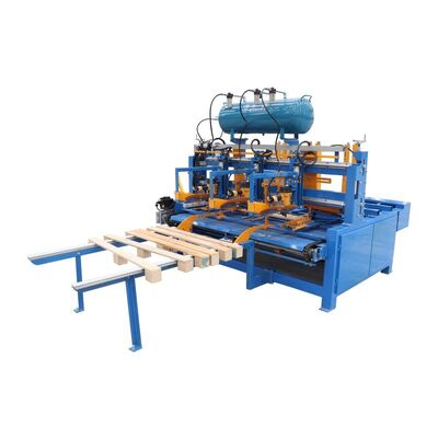 Machine de fabrication de palettes en bois robuste dotée d'une construction robuste et d'une technologie de coupe précise pour la fabrication de palettes